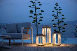 LES JARDINS - Lampe solaire Teckalu blanc 36.5 cm - 500 lumens LES JARDINS - Lampe solaire Teckalu blanc 36.5 cm - 500 lumens